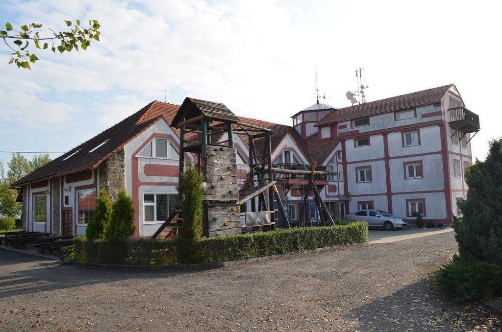 Famozclub Hotel Bakov nad Jizerou Exterior photo