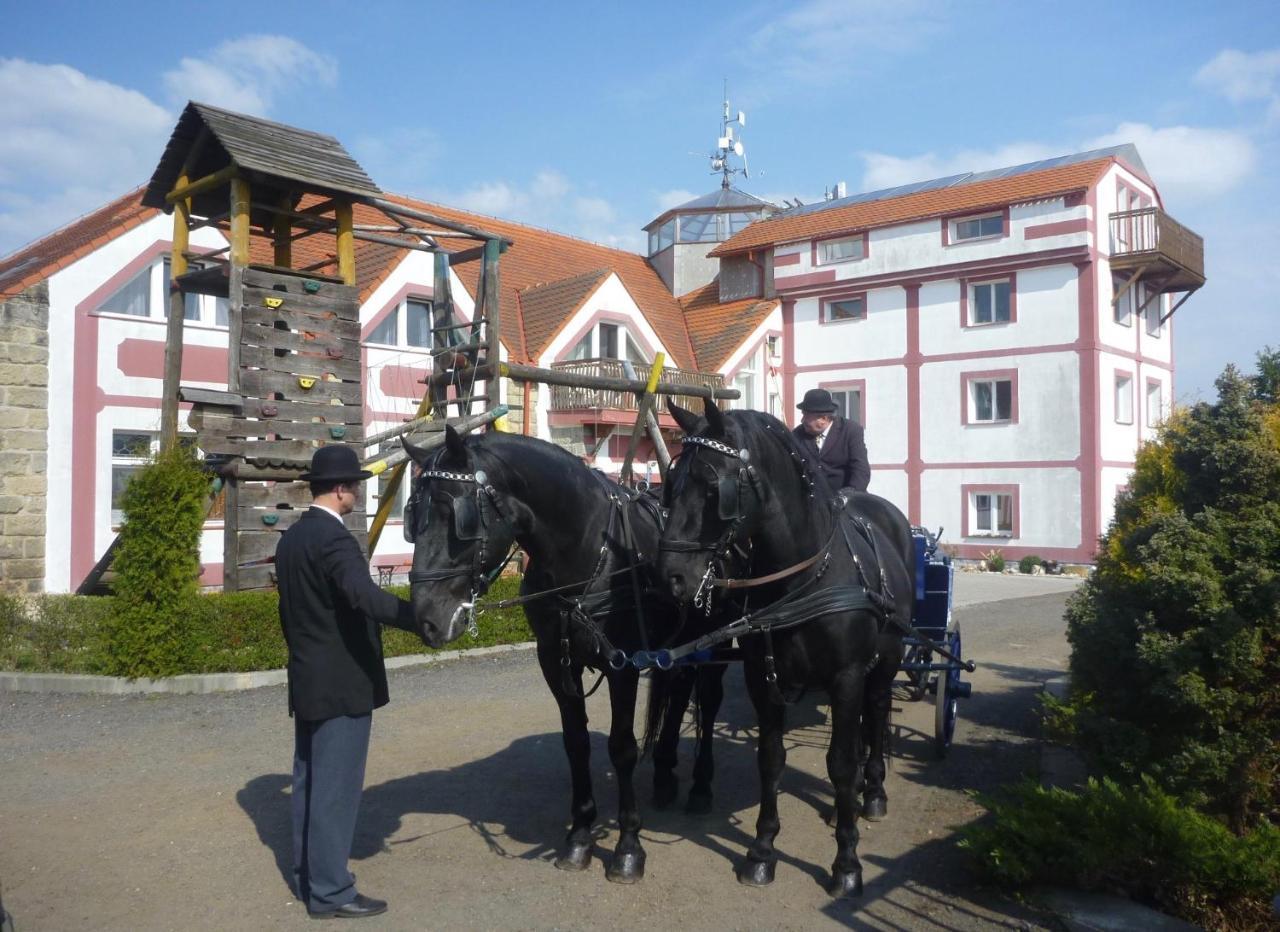 Famozclub Hotel Bakov nad Jizerou Exterior photo